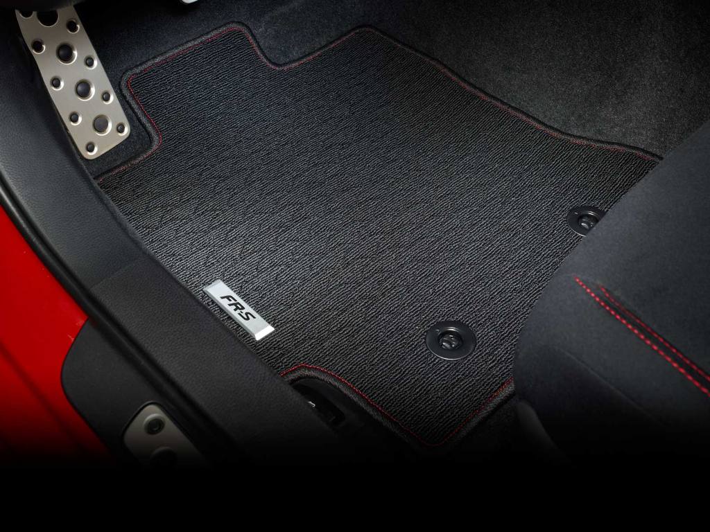 5 Types Of Floor Mats For Your Car