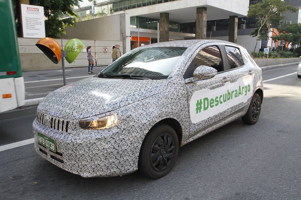 [SUJET OFFICIEL] Citroën C4 Cactus Restylé - Page 2 Fiat-Argo-Spy-Shots-Side