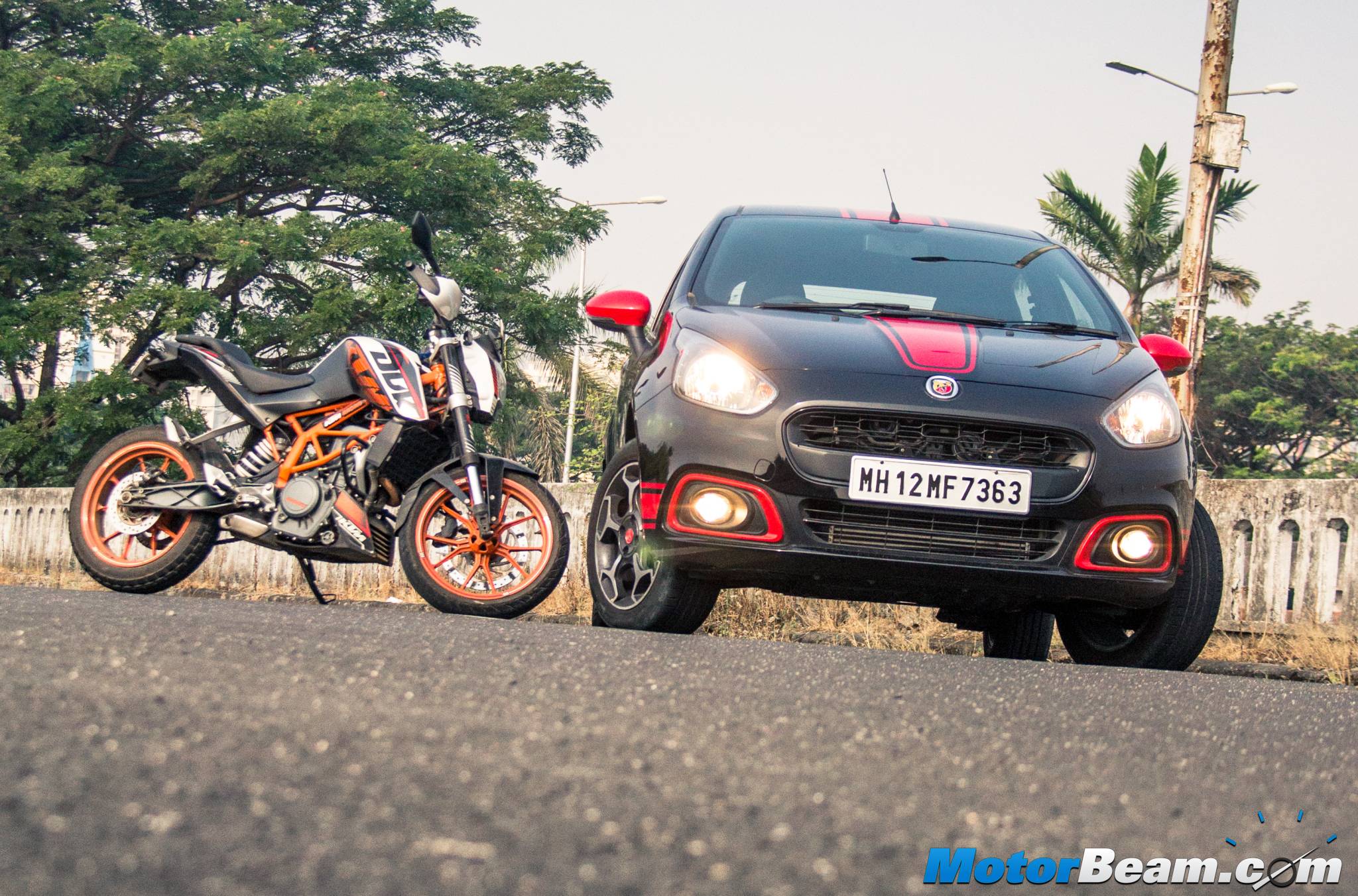 Fiat Punto Abarth vs KTM Duke 390