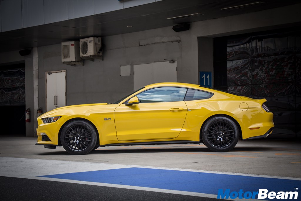 Ford Mustang GT Side