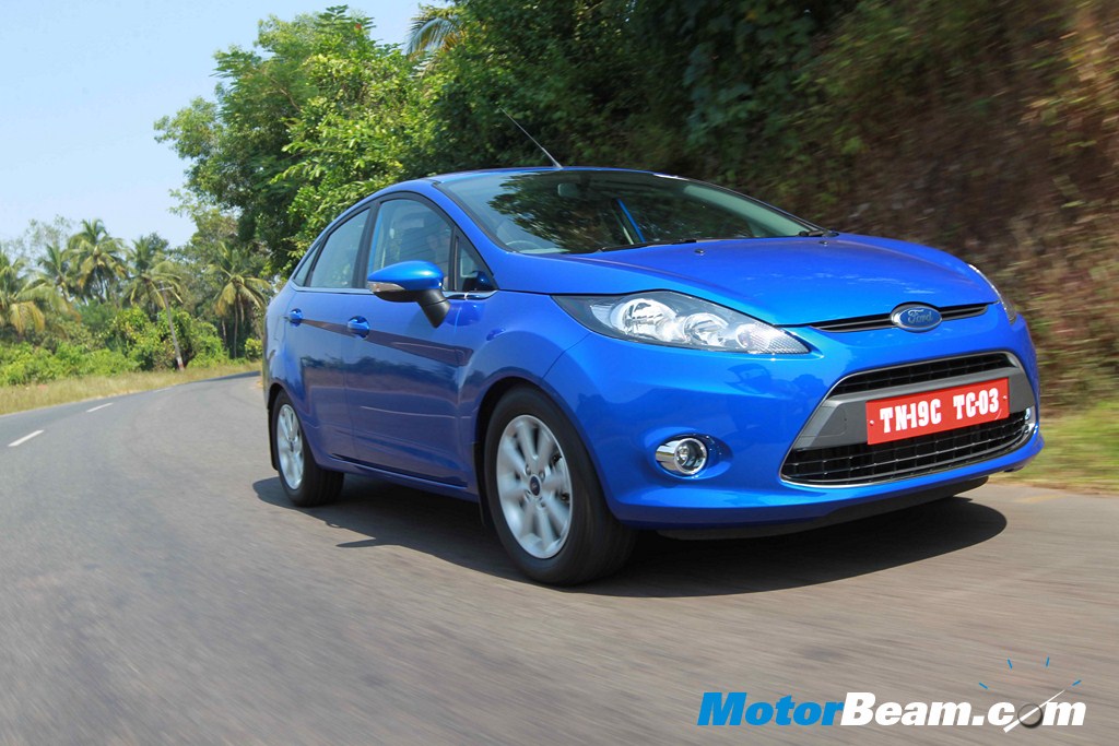 Ford_Fiesta_Automatic_On_the_Move