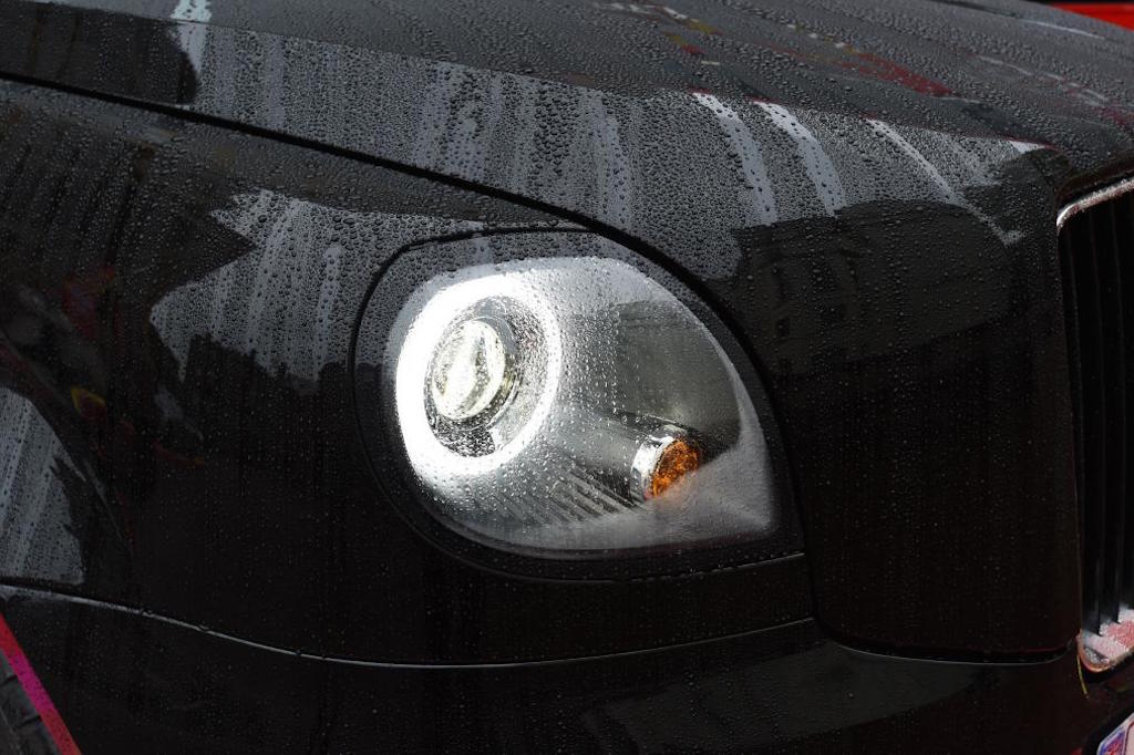 Geely TX5 London Taxi DRLs