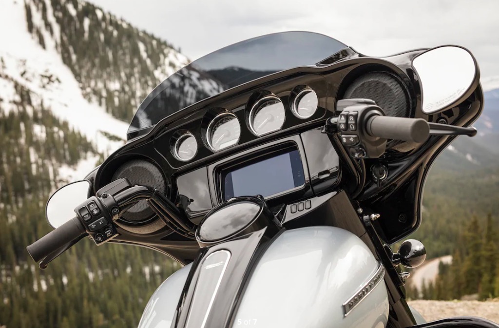 Harley-Davidson Street Glide Special Instrument Cluster