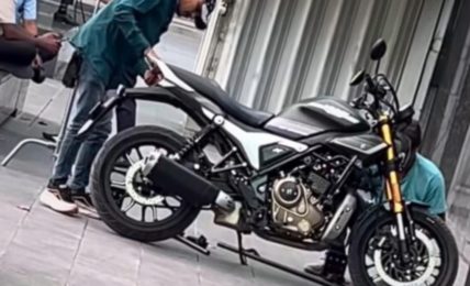 Hero Mavrick 440 front