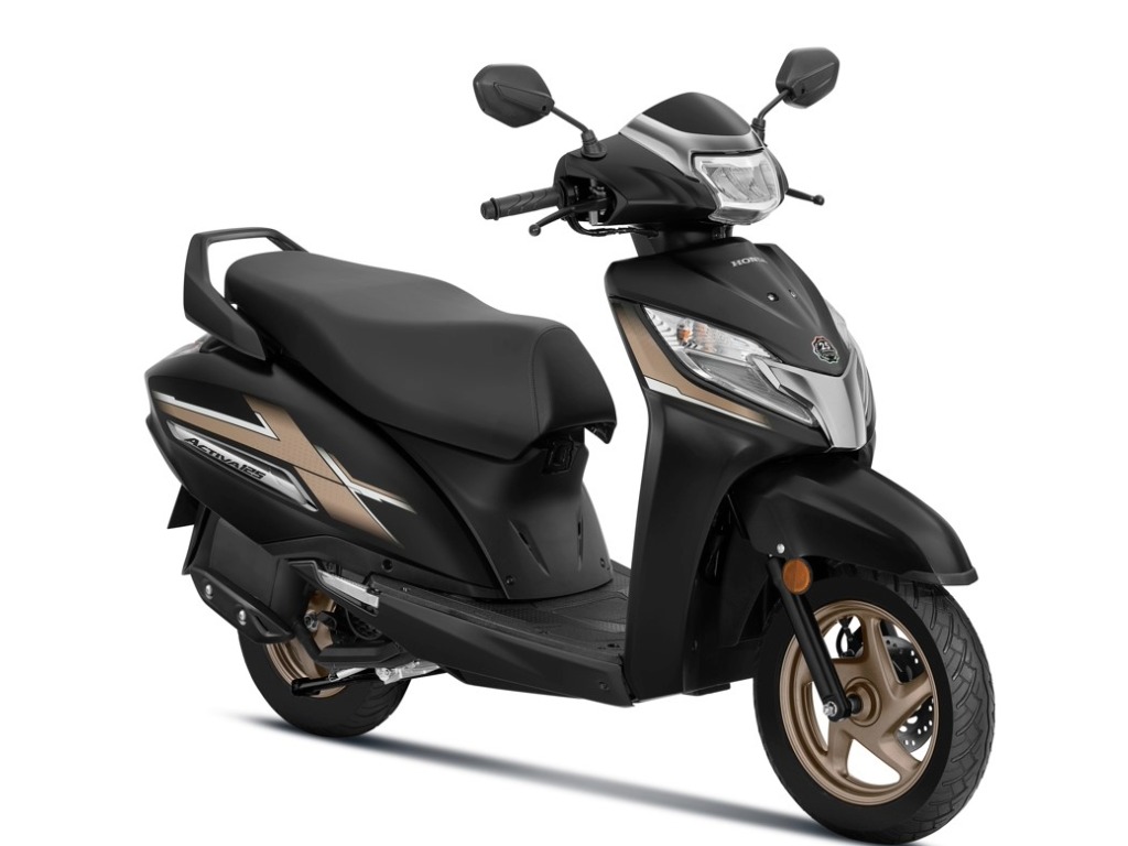 Honda Activa 125 25-year Anniversary Edition front
