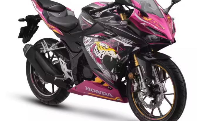 Honda CBR150R CyberRoar Edition front