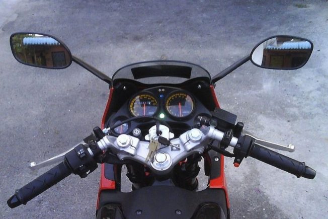 Honda CBR 150R Instrumentation