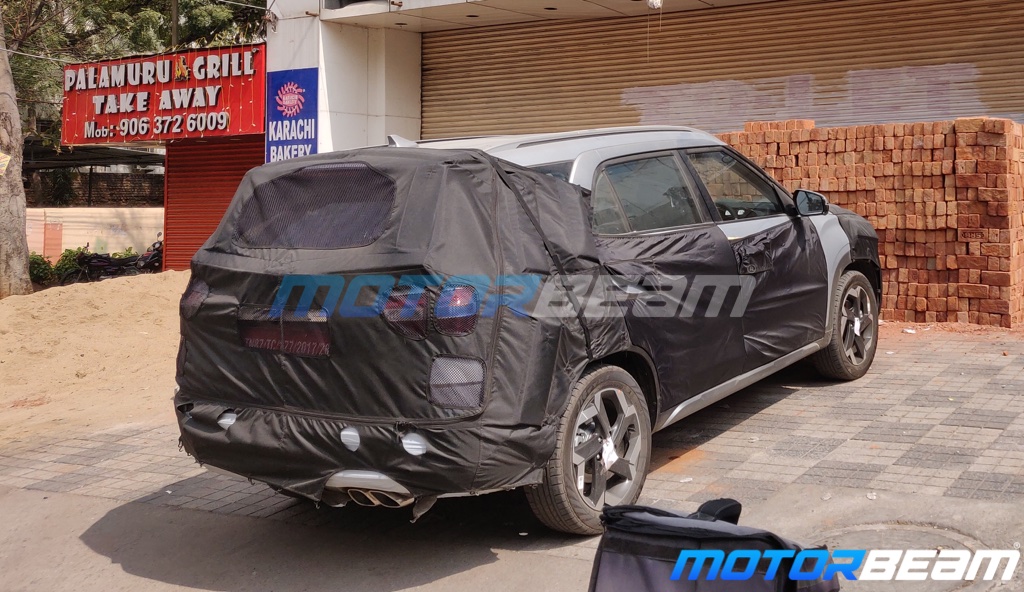 Hyundai Alcazar Spied