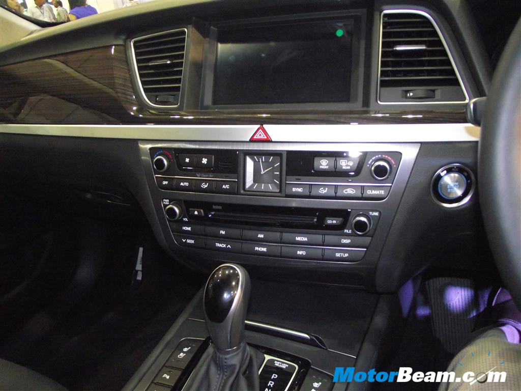 Hyundai Genesis Centre Console