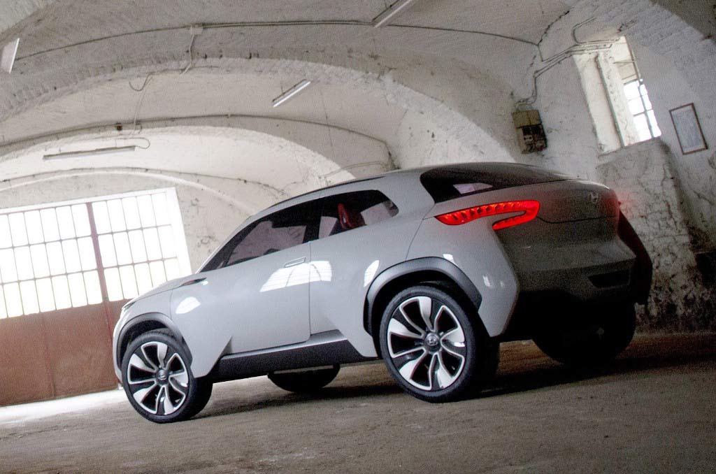 Hyundai-Intrado-SUV-Concept-Rear