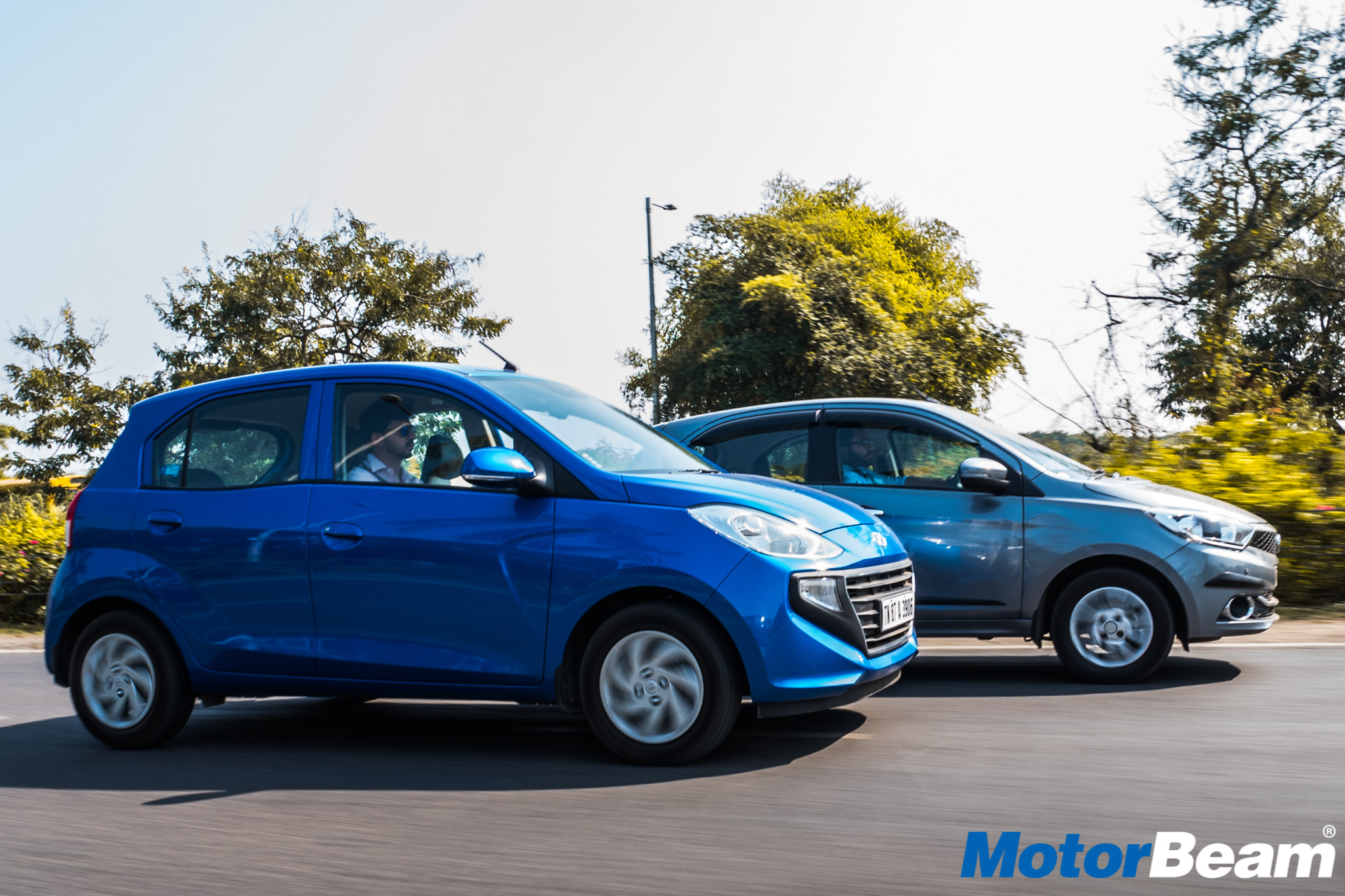 Hyundai Santro vs Tata Tiago Hindi Video