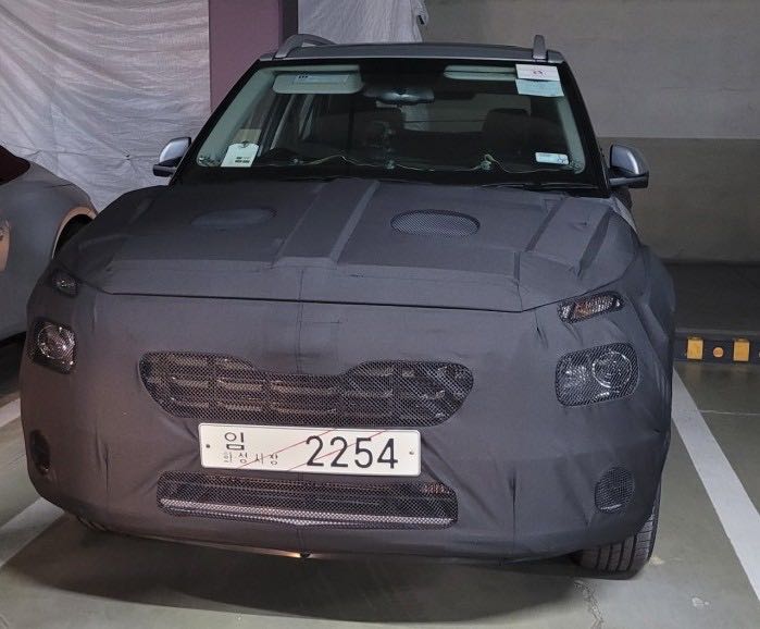 Hyundai Venue Facelift Spied