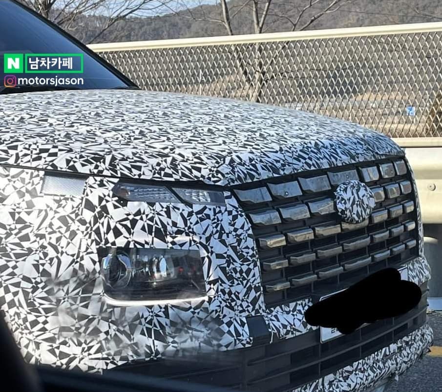 Hyundai Venue Facelift Spotted