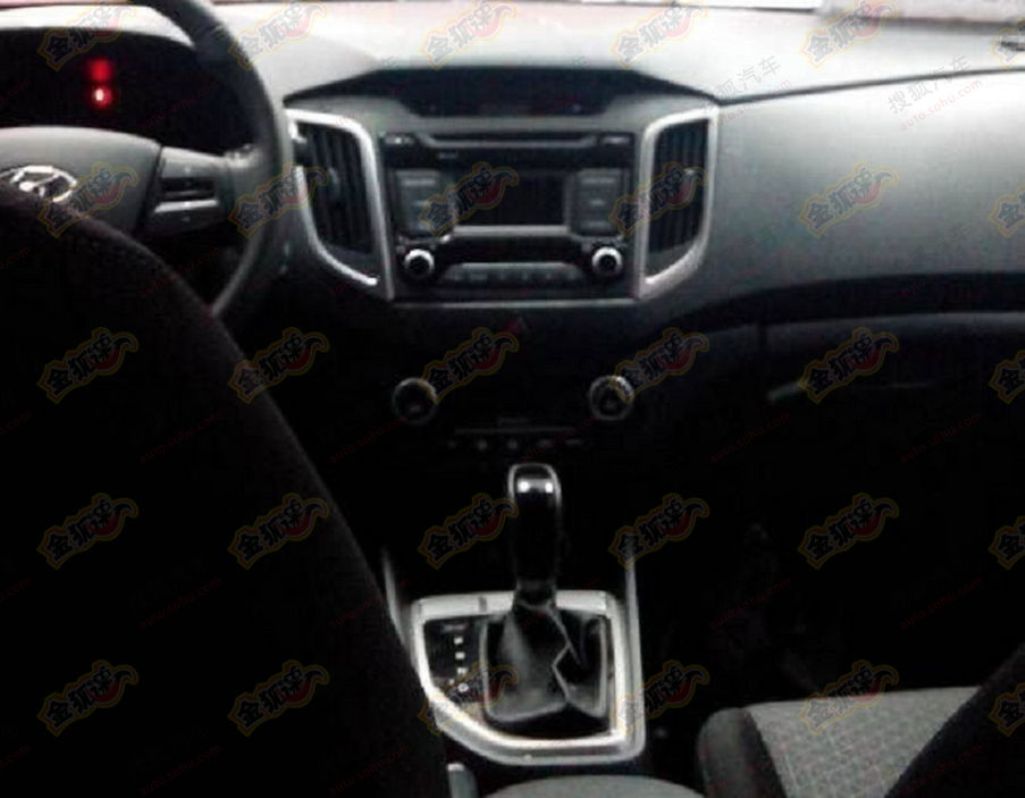 Hyundai ix25 Centre Console Spy Shot