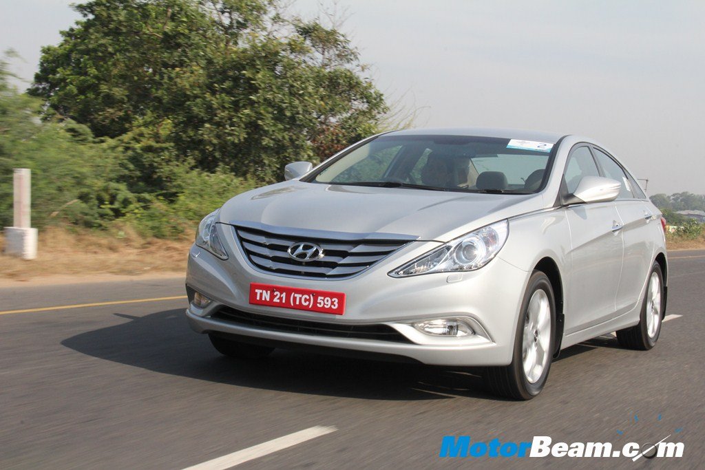 Hyundai_Sonata_On_The_Move