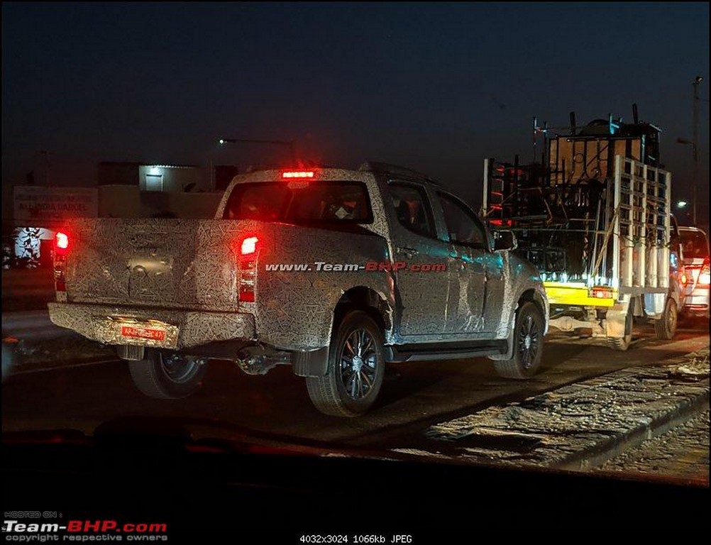 Isuzu D-Max V-Cross Spotted Rear