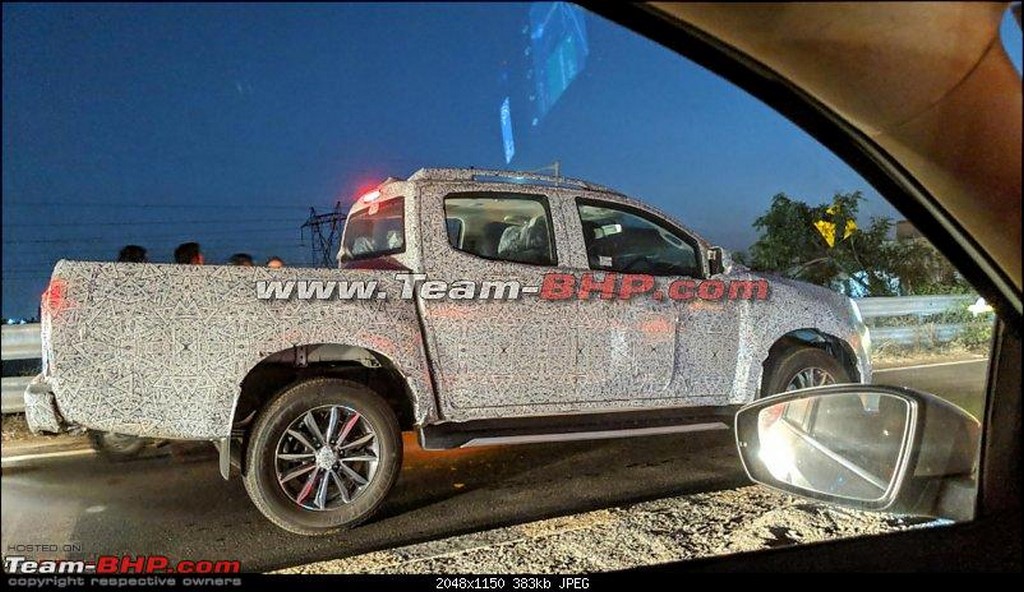 Isuzu D-Max V-Cross Spotted Side