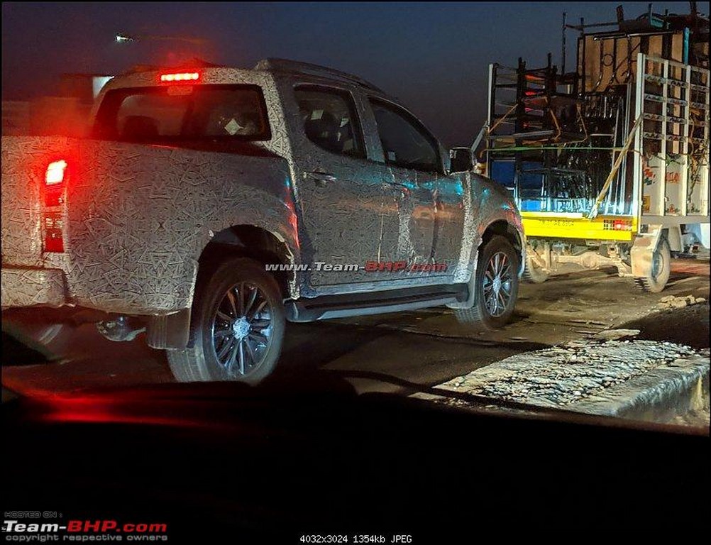 Isuzu D-Max V-Cross Spotted