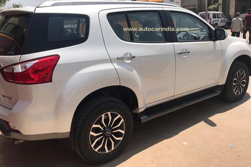 Isuzu MU-X Rear