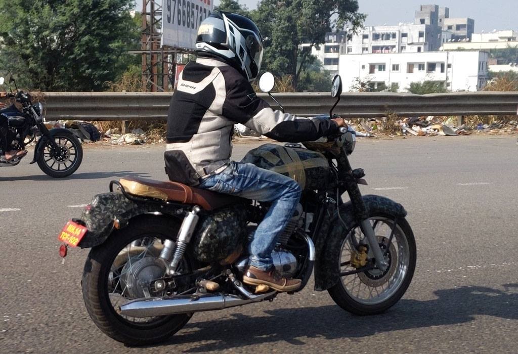 Jawa 300 Classic Spotted Ahead Of Launch Motorbeam