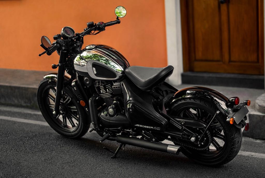 Jawa 42 Bobber Black Mirror