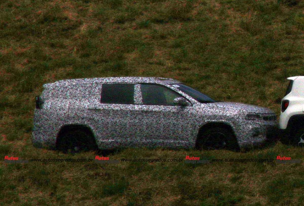Jeep Compass 7-Seater Spied Side