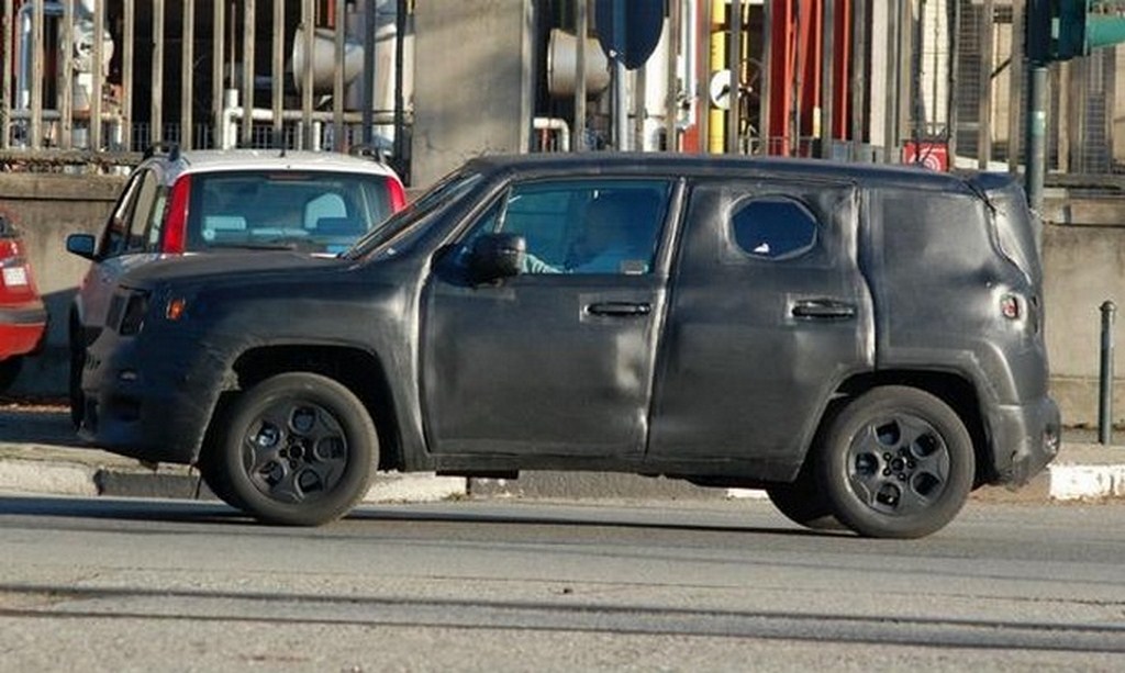 Jeep Lerado Spied Side