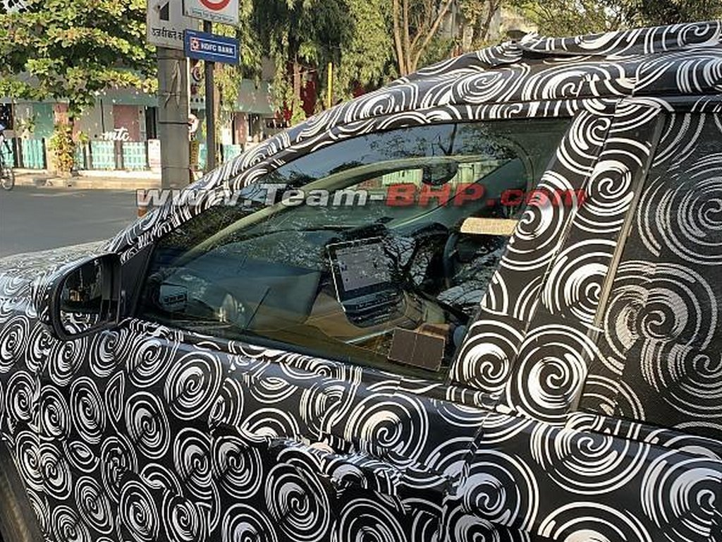 Jeep Meridian Spied Interior