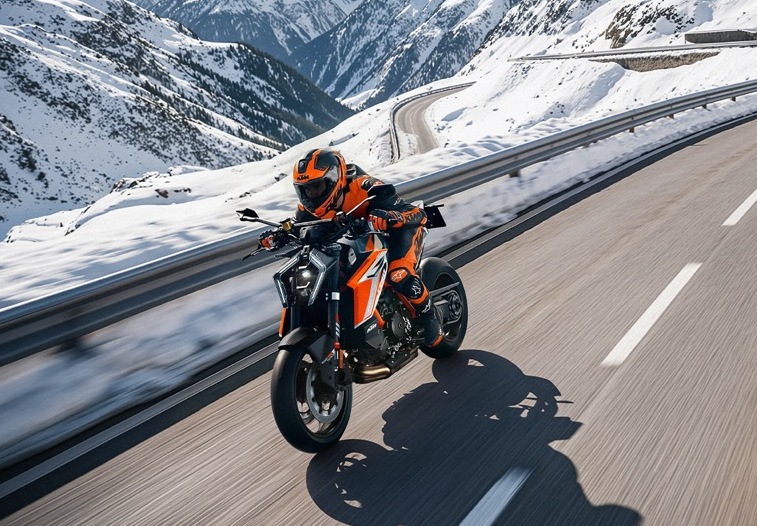KTM 1390 Super Duke RR 8