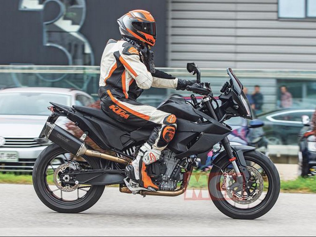 KTM 890 SMT Spied