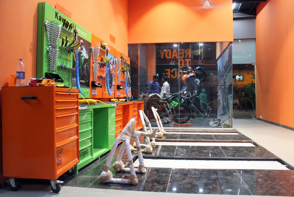 KTM Andheri Dealership Service Station