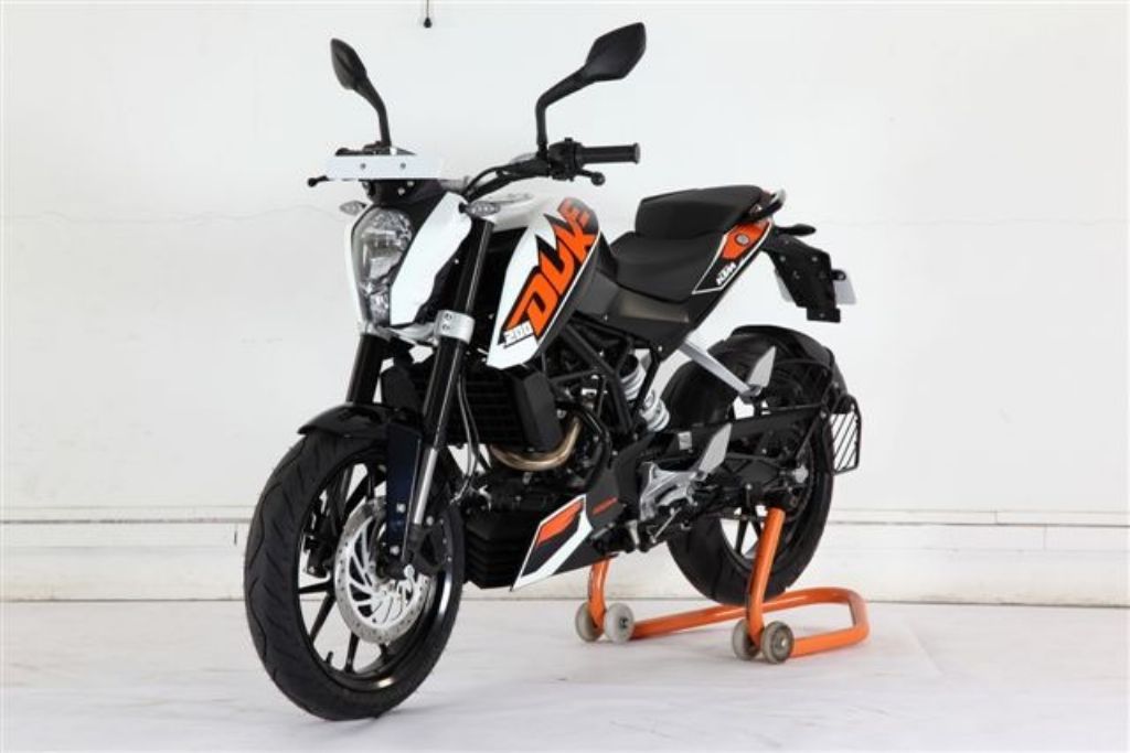 KTM Duke 200 White Model