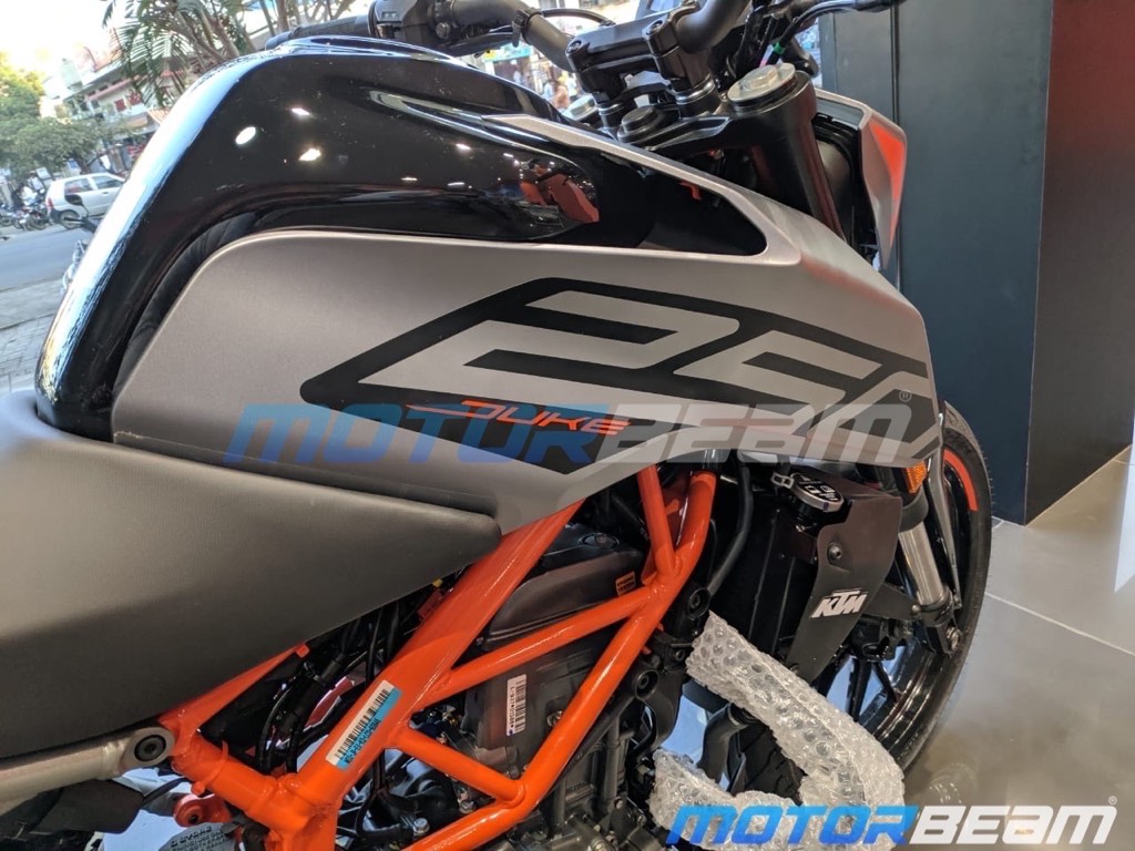 KTM Duke 250 Matte Grey Side