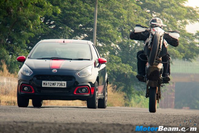 KTM Duke 390 vs Fiat Abarth Punto