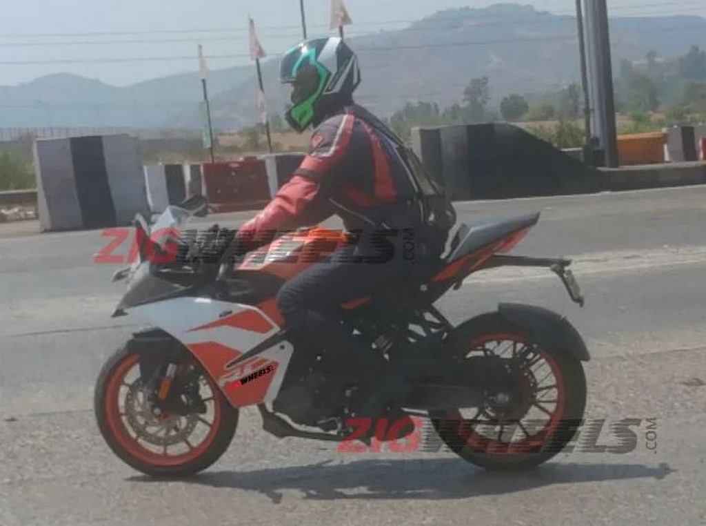 KTM RC 125 Side