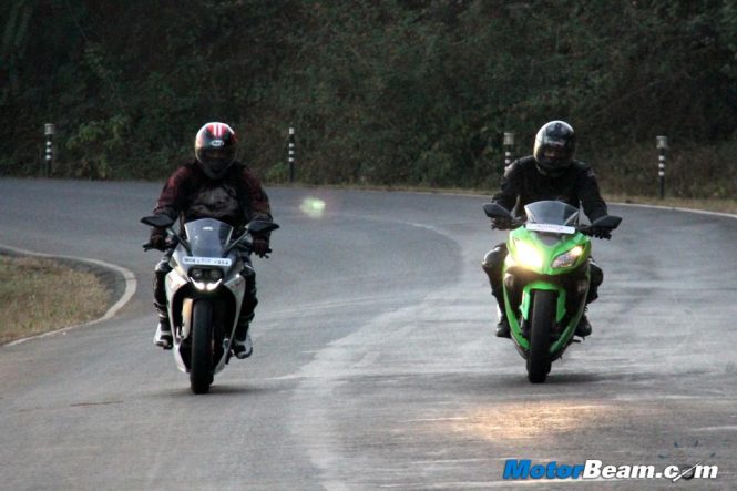 KTM RC 390 vs Kawasaki Ninja 300 Video