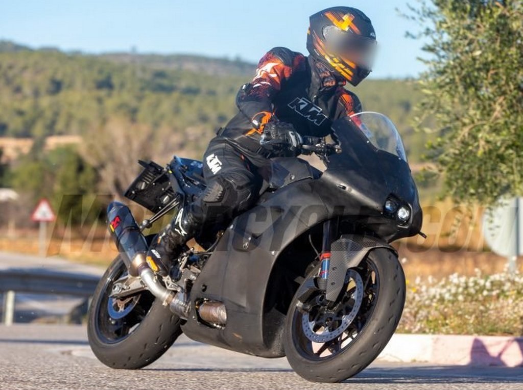 KTM RC 990 Spied