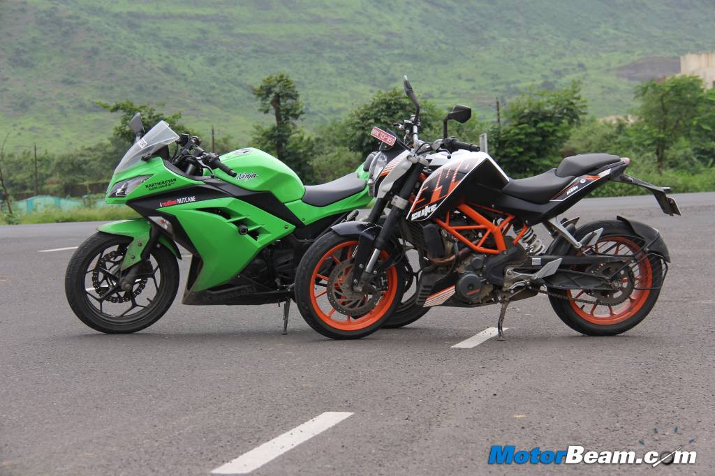 Kawasaki Ninja 300 vs KTM Duke 390