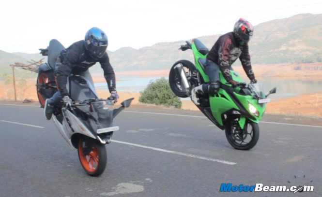 Kawasaki Ninja 300 vs KTM RC 390 Comparison Video