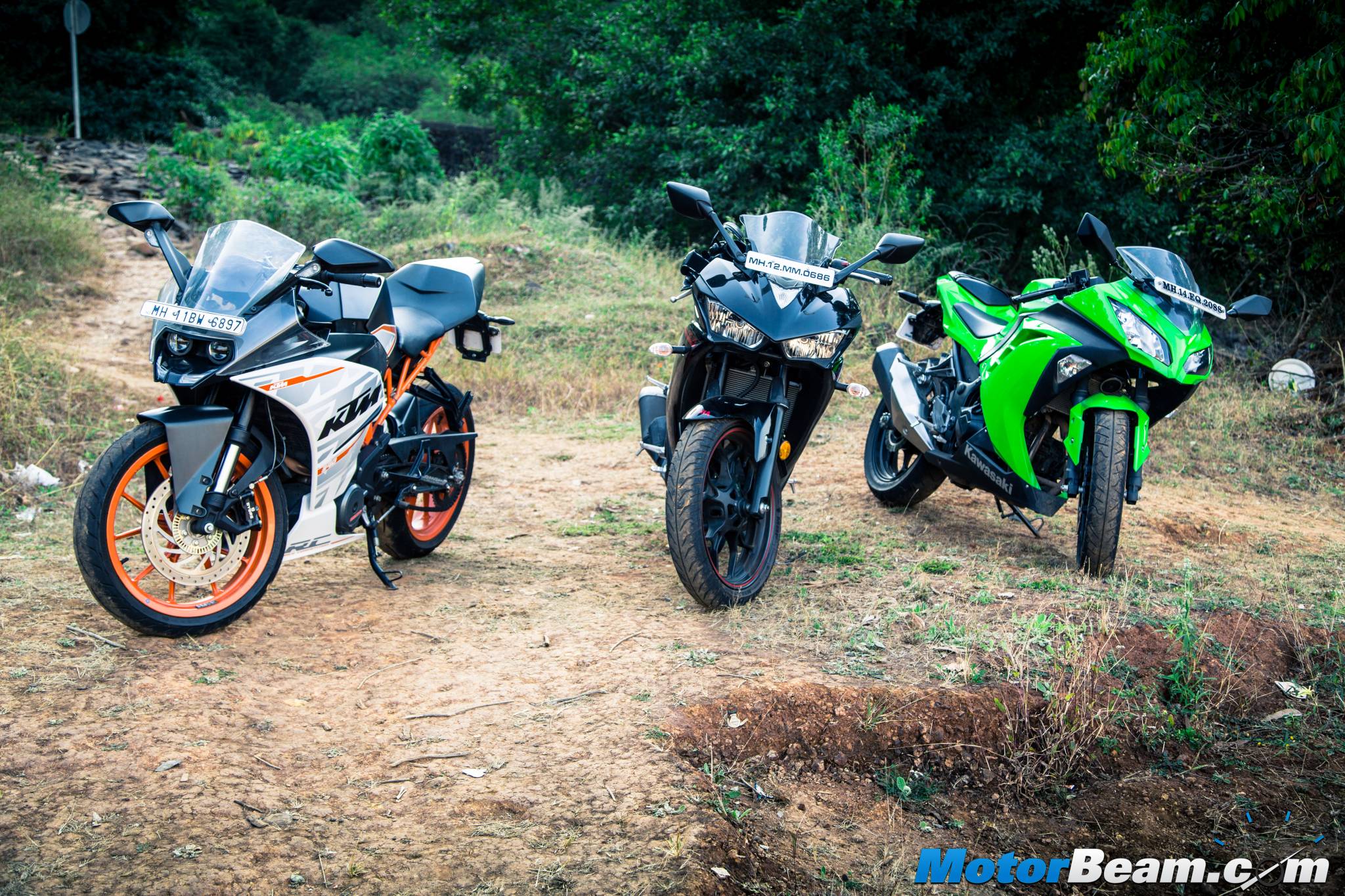 Kawasaki Ninja 300 vs Yamaha R3 vs KTM RC 390