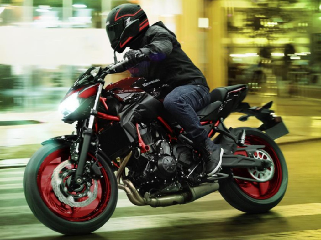 Kawasaki Z650 side