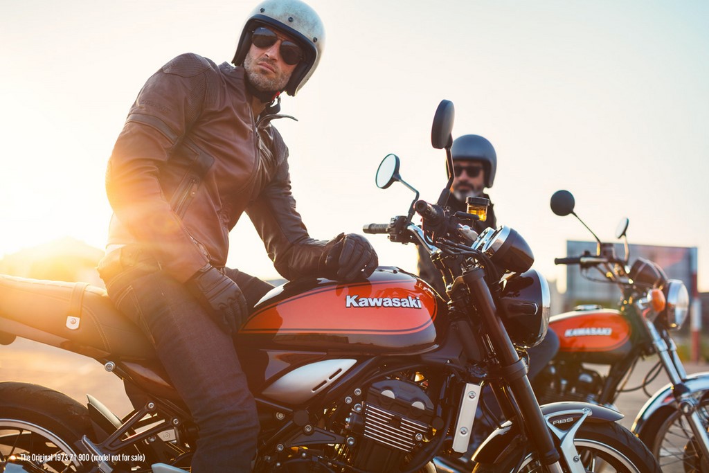 Kawasaki Z900RS Side