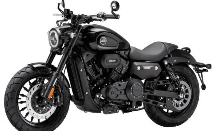 Keeway V302C Vs Royal Enfield Interceptor 650 Glossy Black