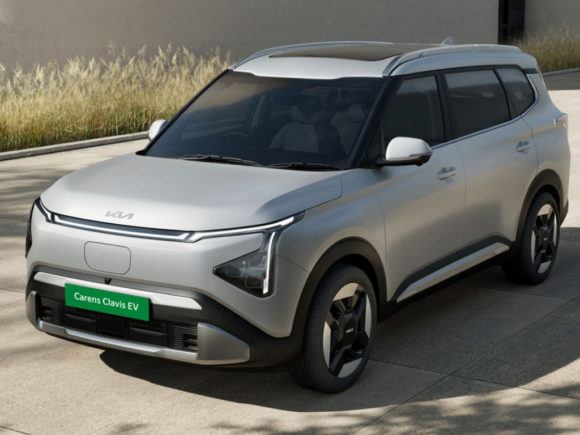 Kia Carens Clavis EV front