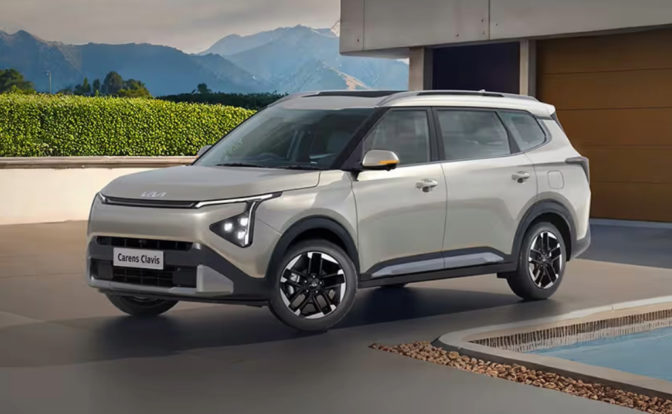 Kia Carens Clavis front