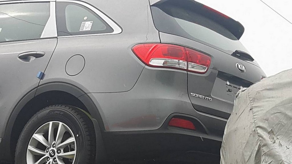 Kia Sorento Spied In India