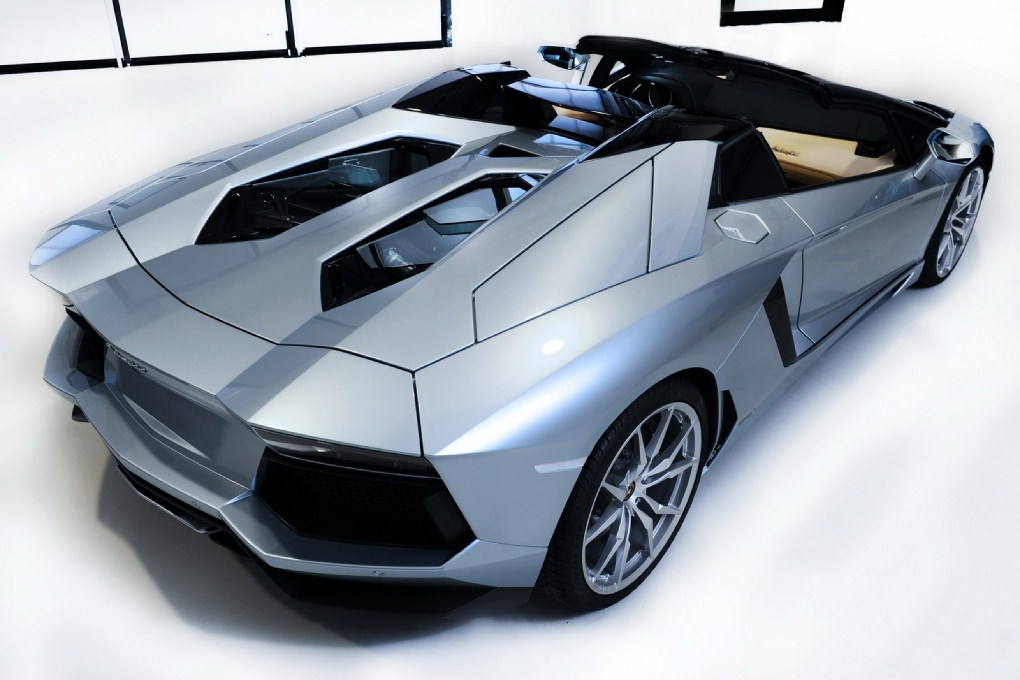 Lamborghini Aventador LP700 4 Roadster Rear Overlook