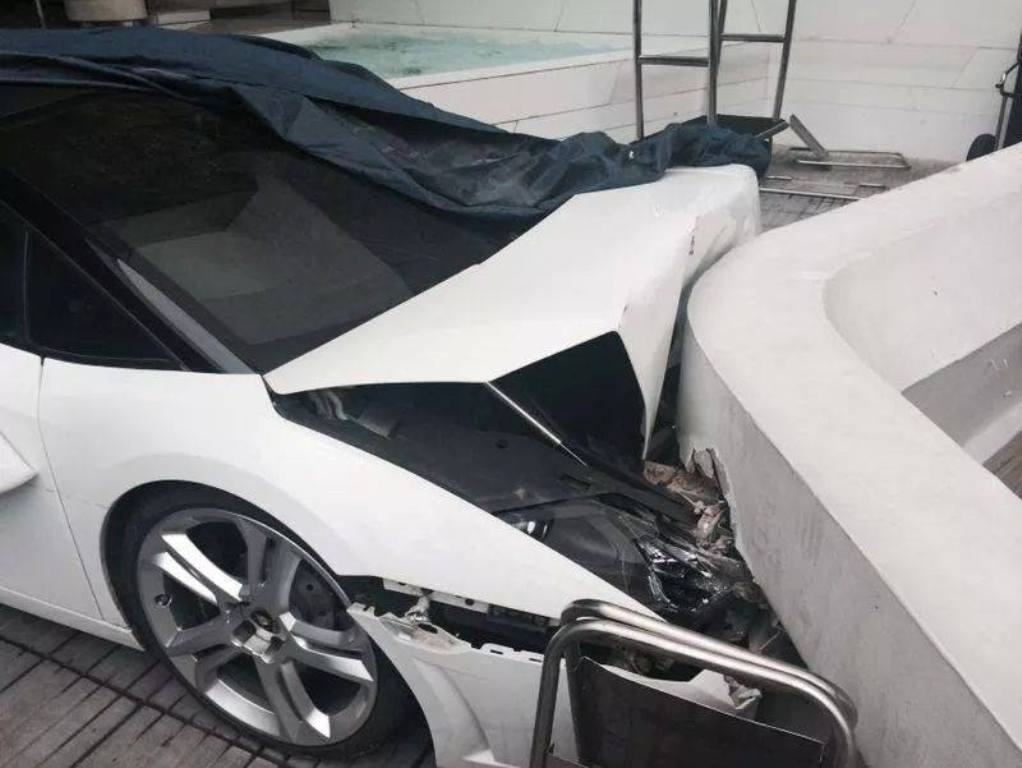 Lamborghini Gallardo Spyder Crash Delhi Front