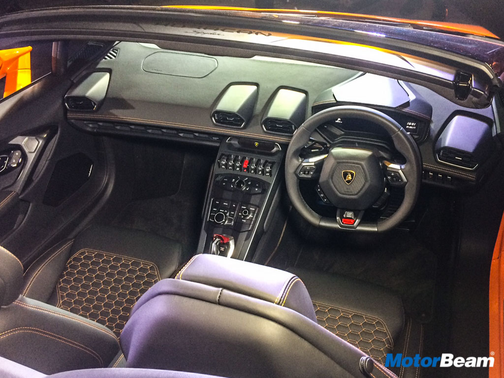Lamborghini Huracan Spyder RWD Interiors