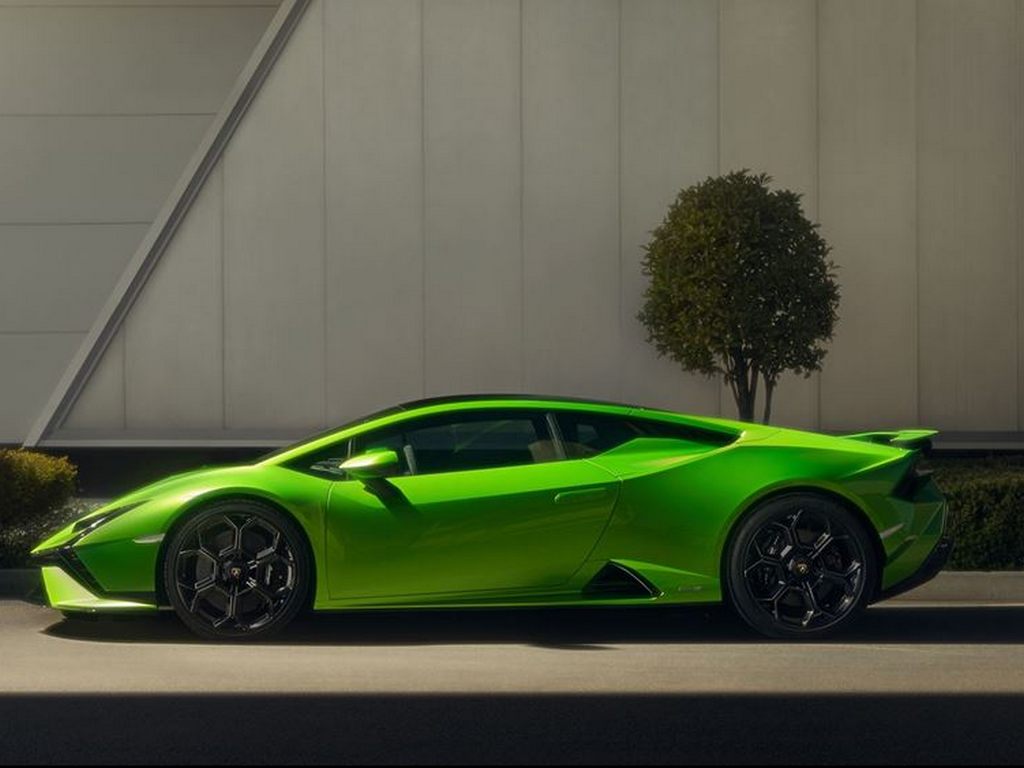 Lamborghini Huracan Tecnica Side